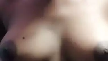 Round boobs college girl removing bra and topless