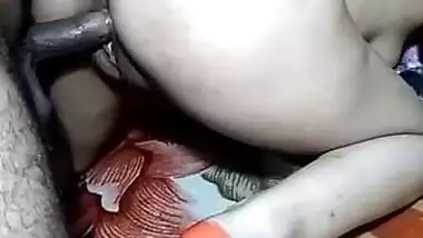 Horny XXX girl gives pussy to Desi fucker in doggystyle pose on camera