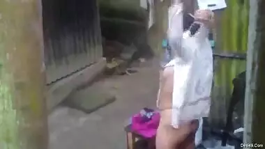 Hot indian village girl nude bath video