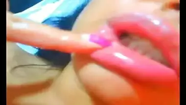 Mumbai sexy wife Amisha giving very hot blowjob...