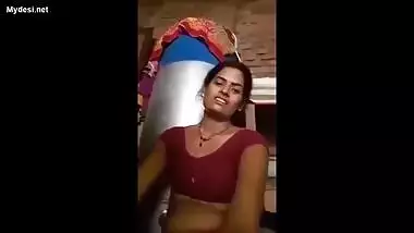 Village bhabhi showing boobs pussy
