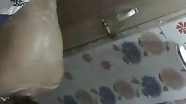 Nude bathroom video – Bangladeshi hiddencam