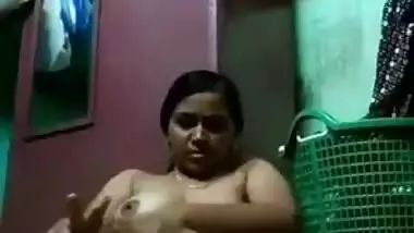 Sexy Indian woman deleted her XXX outfit to flash sex body parts