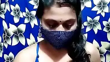 Today Exclusive- Desi Bhabhi Showing Boobs And Pussy