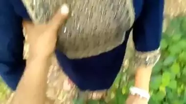 බැන්කුවෙ කෑල්ලව කැලේට ඇද්ද...