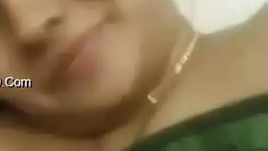 Today Exclusive -desi Bhabhi Shows Her Big Boobs