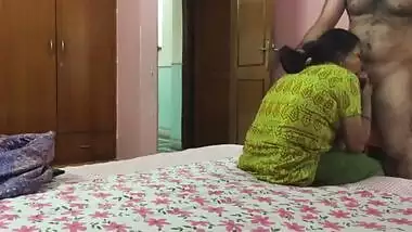 Mature Indian Maid Sucking Penis Of Boss At Bedroom