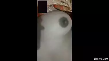 Viewers need Desi woman to air XXX boobs in close-up porn video