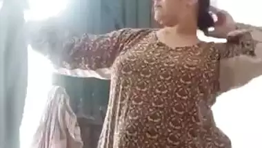 Bangladeshi big boobs mom bathing viral nude video