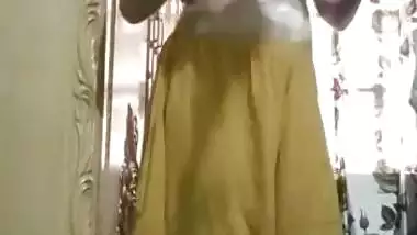 Bangladeshi cheating wife nude exposing viral MMS