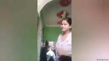 Bhabhi with huge melons talking to dewar