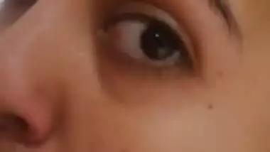 Seductive eyes girlfriend Indian blowjob in nudity