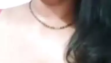 Live XXX show of curvy Desi chick demonstrating her cunt and tits