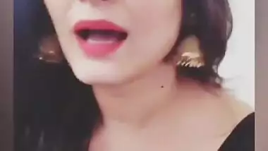 Desi Sexy Girl Showing Her Body Shape