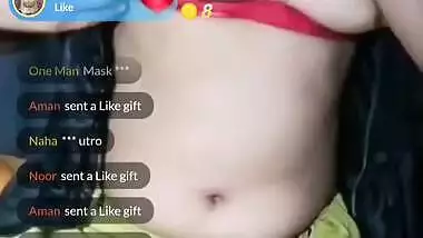Reya Hot Boobs Show in Live