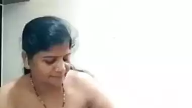 Marathi mature Desi XXX wife oiling her husband’s hard dick MMS