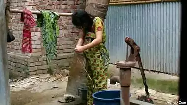 Desi girl bathing and dress changing video