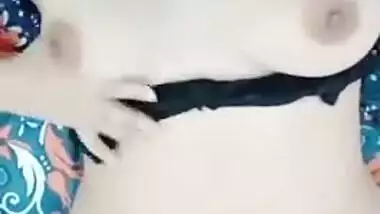Camera captures XXX show of Paki girl who tempts her Desi viewers