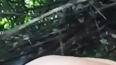 Today Exclusive-horny Desi Girl Boob Pressing And Blowjob Outdoor