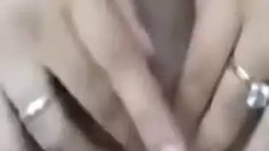 Desi Bhabhi's sex cunt and breasts are flaunted in a close-up XXX video