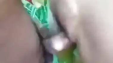 Farmer fucks a lady laborer on the farm to enjoy outdoor sex