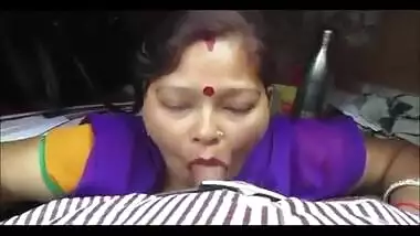 Bhopal Indian aunty porn movie recorded and