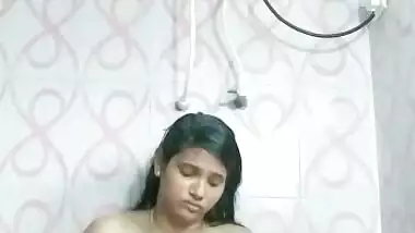 Desi Famous Bank Employee personal videos -7