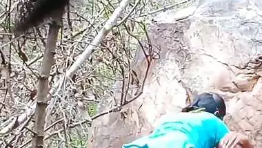 Crazy guy shoots his outdoor sex MMS with a whore