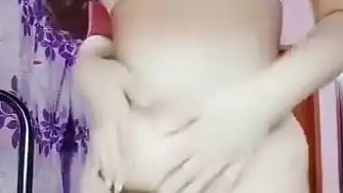 Sexy Indian Girl Showing Her Big Ass And Pussy
