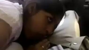 Desi muslim ChotiBahen se Baiyya ne Lund Chusvaya Car