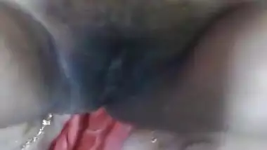 Tamil aunty pissing and pussy fingering