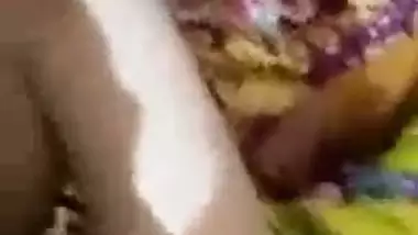 Fucking Desi maid MMS sex video discharged by her abode owner
