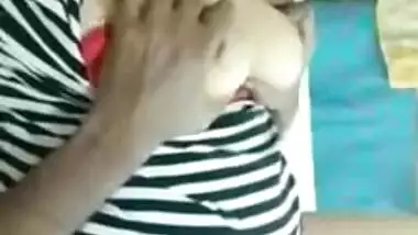 Driver eating cookie of a busty Bhabhi on cam