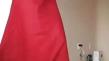 Beautiful girl show her sexy body