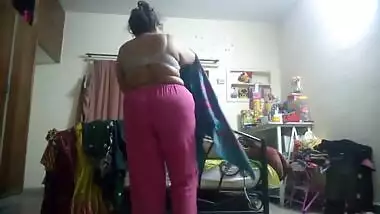 Hot aunty caught on