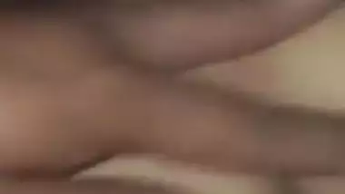 Sleepy Desi XXX bitch gets her chubby pussy fucked hard on cam MMS