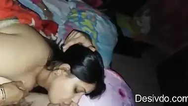 Desi housewife sloppy passionate kiss lip biting and sucks lips