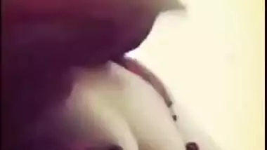 Sexy Desi Girl Showing her Boobs