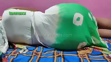 Indian guy wakes up Desi GF and coaxes her to have anal XXX quickie