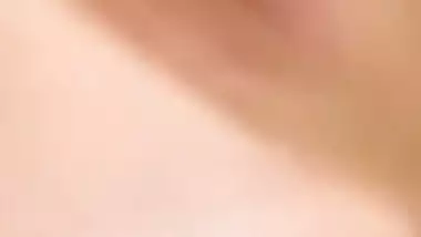 Desi XXX wife exposes nude breasts with pale nipples in MMS video