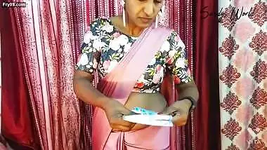 Mallu lady showing navel while wearing sarree