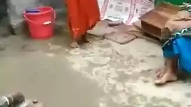 Married Bhabi Changing Saree