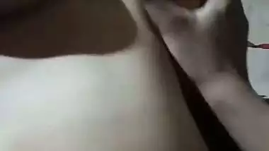 Chubby Bangla lady allows her cousin to press her boobs