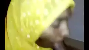 Hijab college teen’s outdoor blowjob MMS