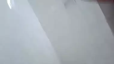 After XXX work classy Desi woman loves to have solo sex in bathroom