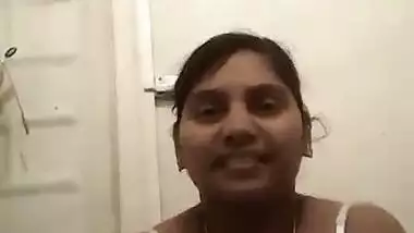 Desi aunty remove dress